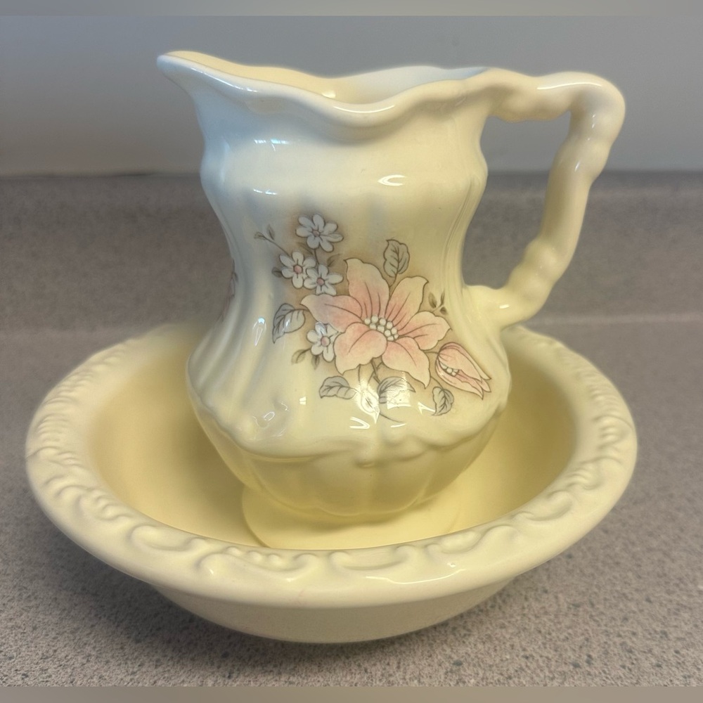 Floral Cream Bathroom Decor Set